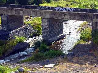 Ancien pont sur un bras de la rivière Saint-Etienne