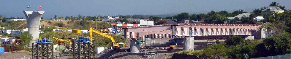 Chantier de construction du pont sur la Rivire Saint-Etienne - Tablier sur la rive droite