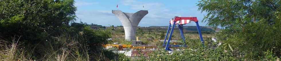 Chantier de construction du pont sur la Rivire Saint-Etienne - Pile d'essai