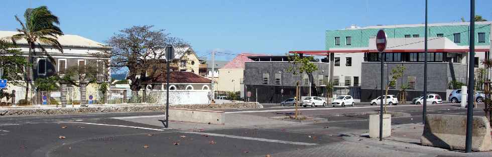 St-Pierre - Parking payant en contrebas de la mairie