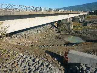 Chantier de la construction du pont sur la rivire Saint-Etienne -