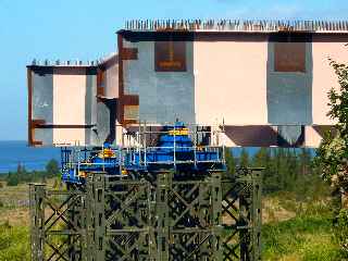 Chantier de la construction du pont sur la rivière Saint-Etienne - Tablier sur palées