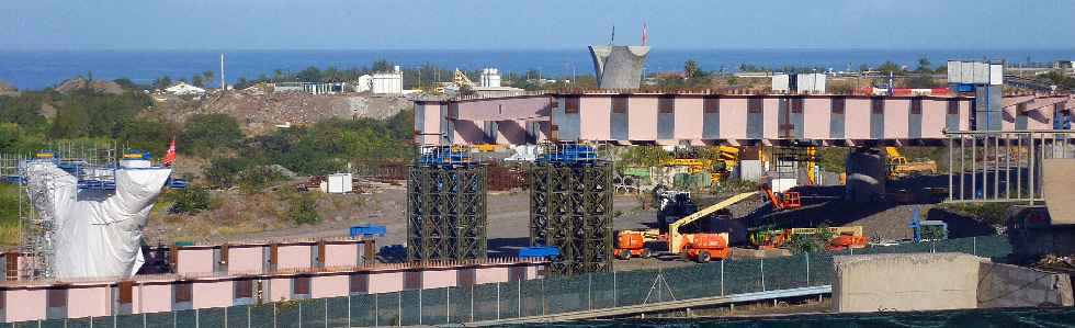 Rive droite - Chantier de la construction du pont sur la rivire Saint-Etienne -