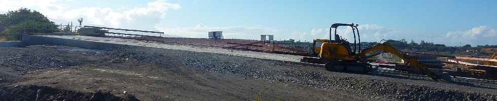 Chantier de la construction du pont sur la rivire Saint-Etienne - Rive droite