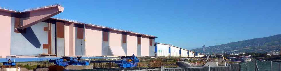 Chantier de la construction du pont sur la rivire Saint-Etienne - Tablier et avant-bec