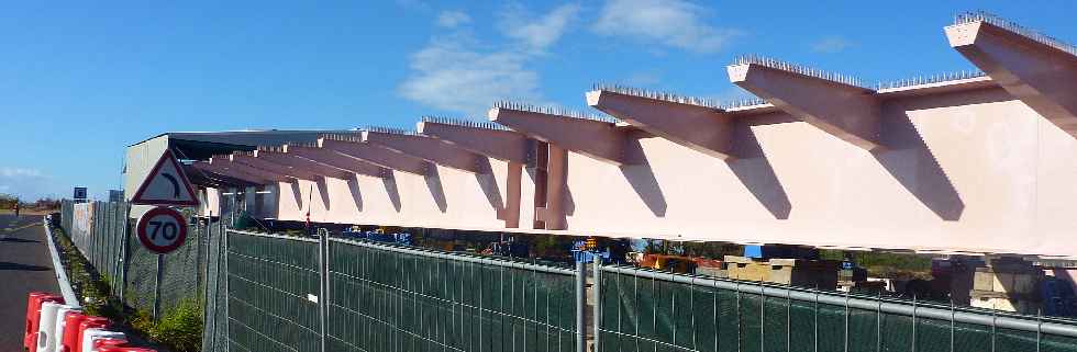 Chantier de la construction du pont sur la rivire Saint-Etienne - Tablier rive gauche