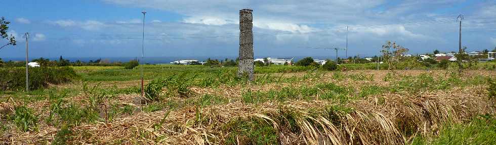 Mon Repos - St-Pierre - Chemine de l'ancienne usine sucrire