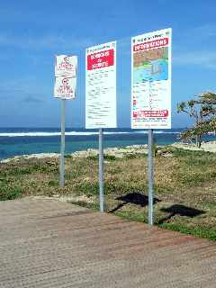 Saint-Pierre - Jardins de la plage - Panneaux de sécurité