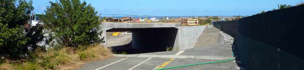 Chantier de la construction du pont sur la rivire St-Etienne - PIPO