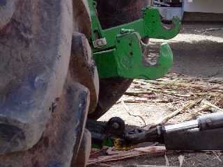 Accrochage d'une remorque  un tracteur - Balance des Casernes