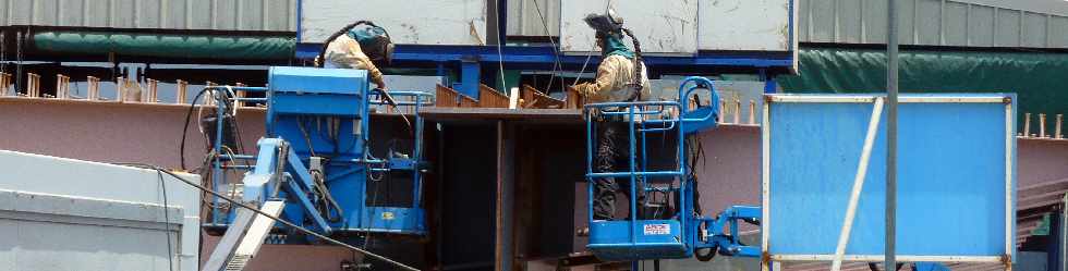 Chantier de construction du nouveau pont sur la Rivire Saint-Etienne - Soudure