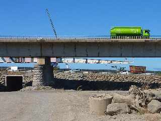 29 novembre 2011 - Chantier du pont sur la Rivire St-Etienne - Lanage du tablier sur la P6