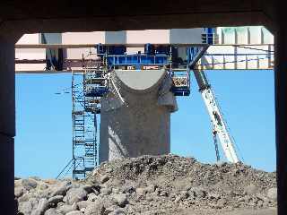 29 novembre 2011 - Chantier du pont sur la Rivire St-Etienne - Lanage du tablier sur la P6