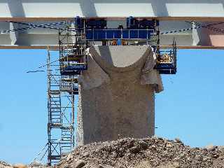 29 novembre 2011 - Chantier du pont sur la Rivire St-Etienne - Lanage du tablier sur la P6