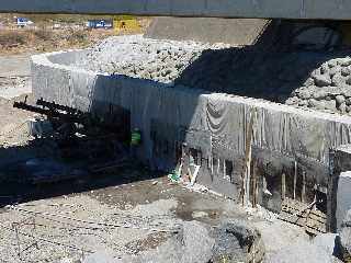 29 novembre 2011 - Chantier du pont sur la Rivire St-Etienne - Mur de rehausse et tirants