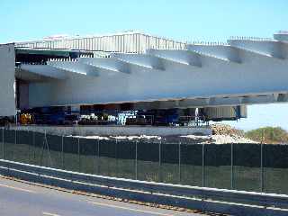 29 novembre 2011 - Chantier du pont sur la Rivire St-Etienne - Lanage du tablier sur la P6