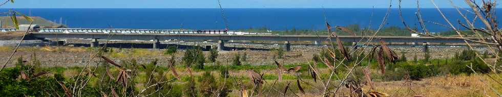 29 novembre 2011 - Chantier du pont sur la Rivire St-Etienne - Lanage du tablier sur la P6