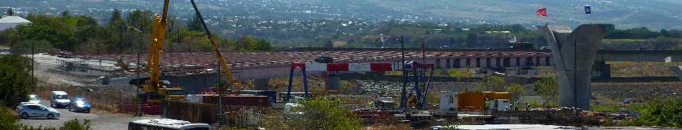 29 novembre 2011 - Chantier du pont sur la Rivire St-Etienne - Partie pose  la grue