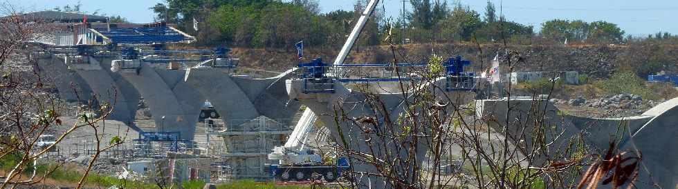 29 novembre 2011 - Chantier du pont sur la Rivire St-Etienne - Lanage du tablier sur la P6