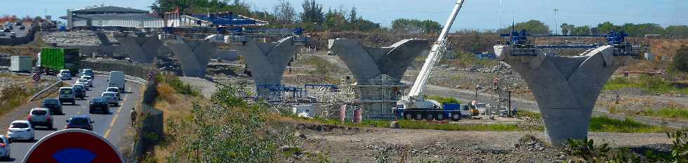 29 novembre 2011 - Chantier du pont sur la Rivire St-Etienne - Lanage du tablier sur la P6