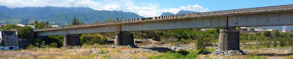 Ancien pont amont sur la Rivire St-Etienne