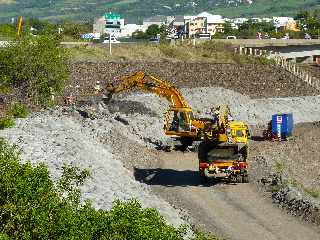 Chantier du nouveau pont sur la rivire St-Etienne - janvier 2012 - Travaux de protection contre les crues