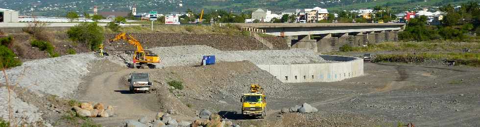 Chantier du nouveau pont sur la rivire St-Etienne - janvier 2012 -