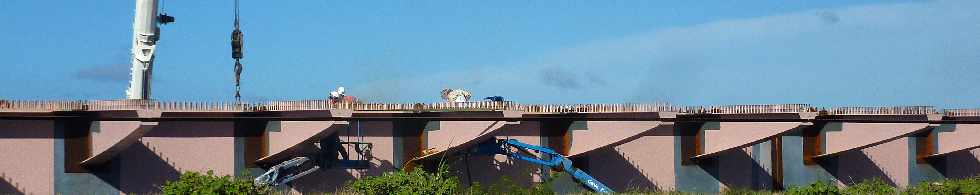 Chantier du nouveau pont sur la rivire St-Etienne - janvier 2012 - Soudage du tablier