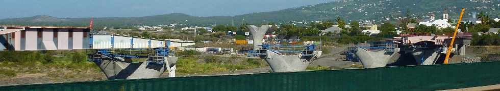 Chantier du nouveau pont sur la rivire St-Etienne - janvier 2012 - Piles P5  P1