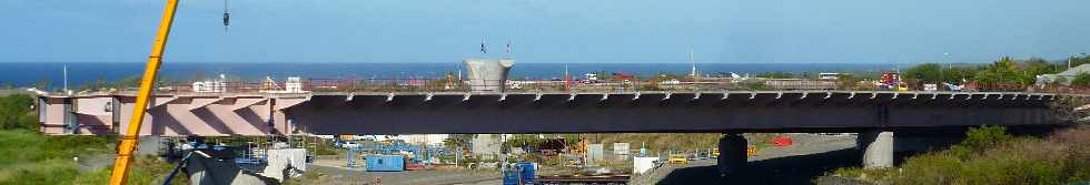 Chantier du nouveau pont sur la rivire St-Etienne - janvier 2012 - Partie courbe du tablier sur P2 et P1