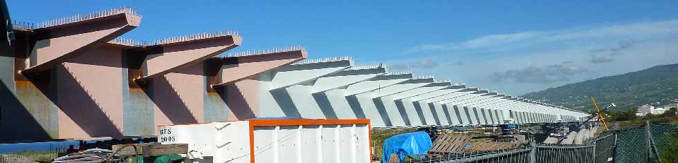 Chantier du nouveau pont sur la rivire St-Etienne - janvier 2012 - Tablier vu de la rive gauche