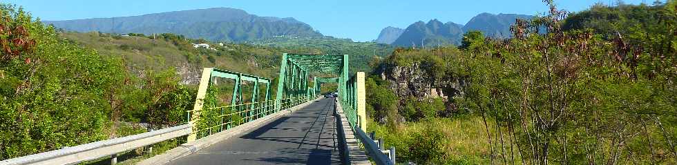 Ancien pont mtallique sur le Bras de la Plaine