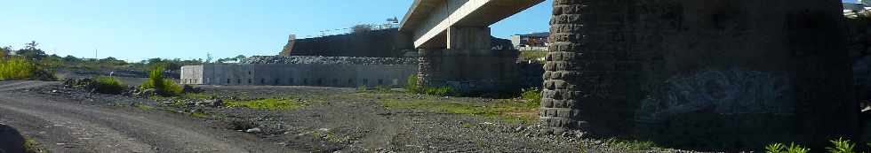 Pont sur la Rivière St-Etienne - Rive gauche - Mur de rehausse