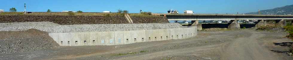 Pont sur la Rivire St-Etienne - Mur de rehausse