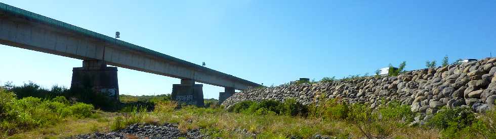 Entre ancien pont et radier - Rivire St-Etienne