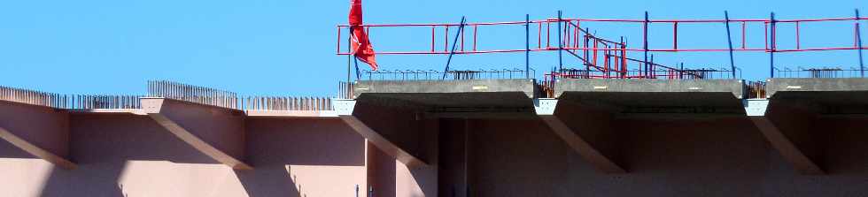 Pont sur la Rivire St-Etienne - Pose des pr-dalles