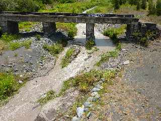 Ancien pont sur la rivire St-Etienne