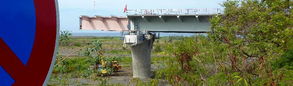 Pont sur la Rivire St-Etienne - Tablier pos  la grue