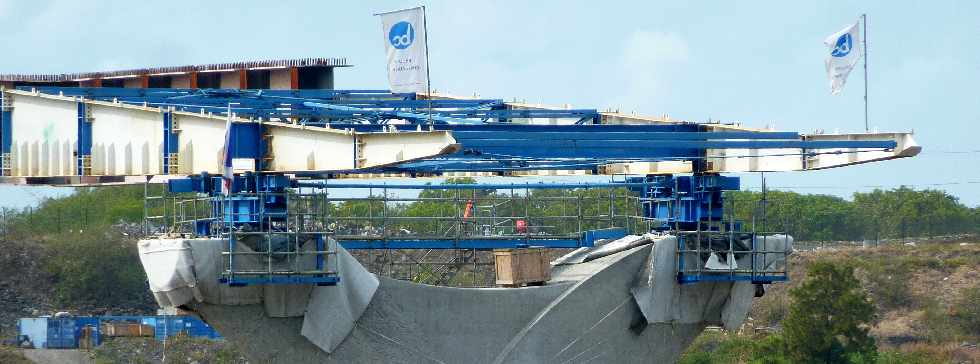 Pont sur la Rivire St-Etienne - Avant-bec sur la P4