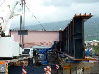 Mars 2012- Construction du pont sur la Rivière St-Etienne - Pose d'une pièce de pont