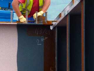 Mars 2012- Construction du pont sur la Rivire St-Etienne - Pose d'une pice de pont