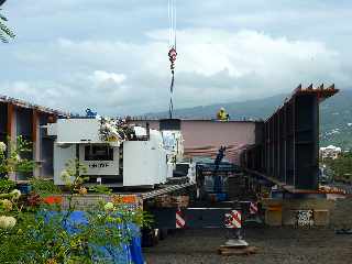 Mars 2012- Construction du pont sur la Rivire St-Etienne - Pose d'une pice de pont