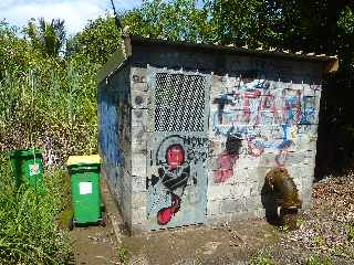 Chemin Canal Dassy vers la Ligne des Bambous - Local technique