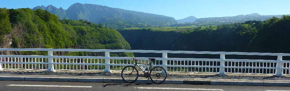 Pont sur le Bras de la Plaine