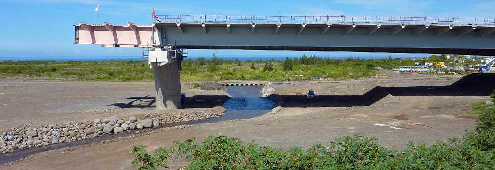 Chantier du pont sur la Rivire St-Etienne - Mars 2012