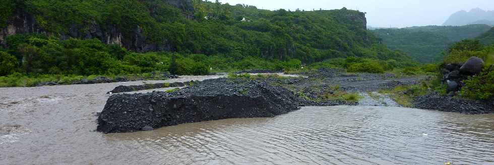 Crue du Bras de Cilaos le 28 mars 2012 -