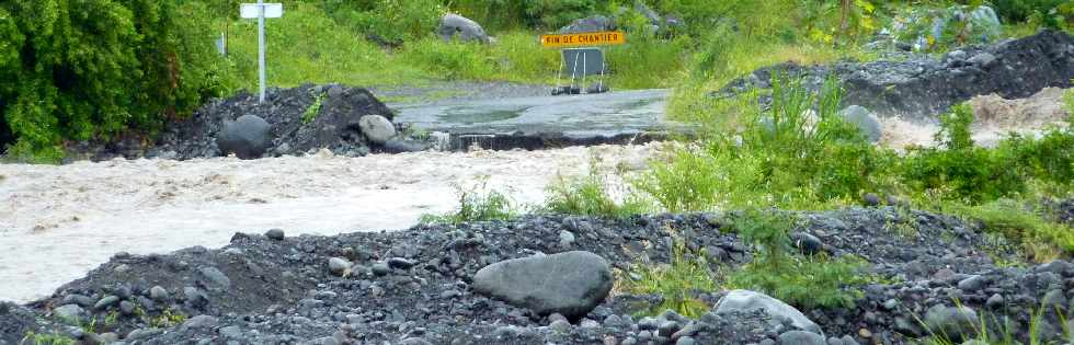 Crue du Bras de Cilaos le 28 mars 2012 -