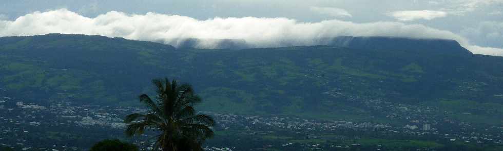 Nuages dans la valle de la Rivire des Remparts