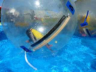 1er avril 2012 - St-Pierre - Casabona - Premier Salon sports et santé - Boules aquatiques