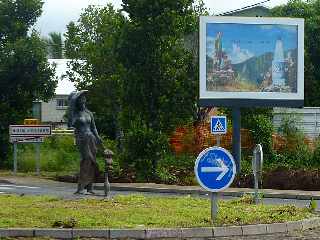 Ligne Paradis - Rond-point de la dame au rgime (de bananes)